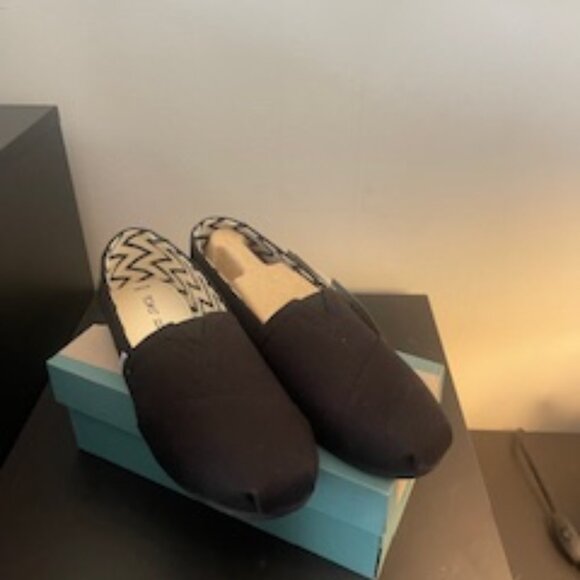 BNWT TOMS Black Cotton Canvas 8.5 W - Picture 2 of 7